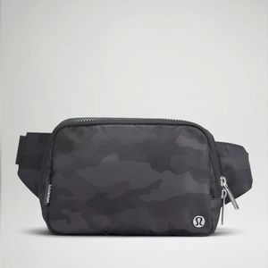 Lululemon Everywhere Belt Bag - Large in Heritage Camo